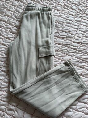 Women’s Cream Cargo Sweatpants